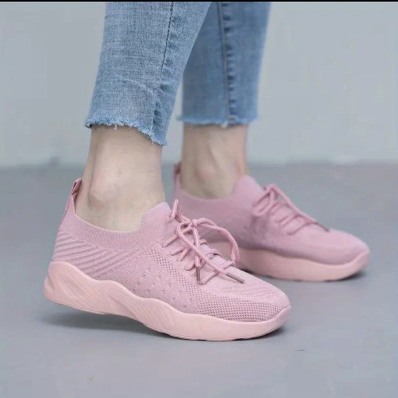 NWT!! Women's Trendy Fashion Laced Up Sporty Platform Pretty in Pink Shoes!!✨️🏃 - Picture 5 of 8